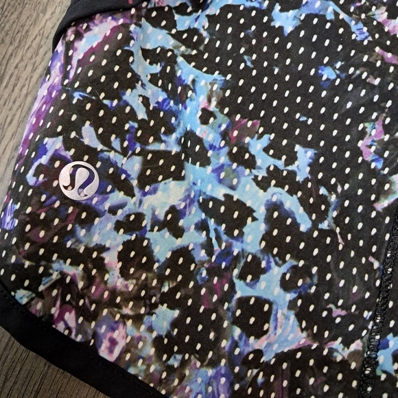 Lululemon Running Shorts Womens Size 10 Speed Up Black Blue Dot - Picture 3 of 6